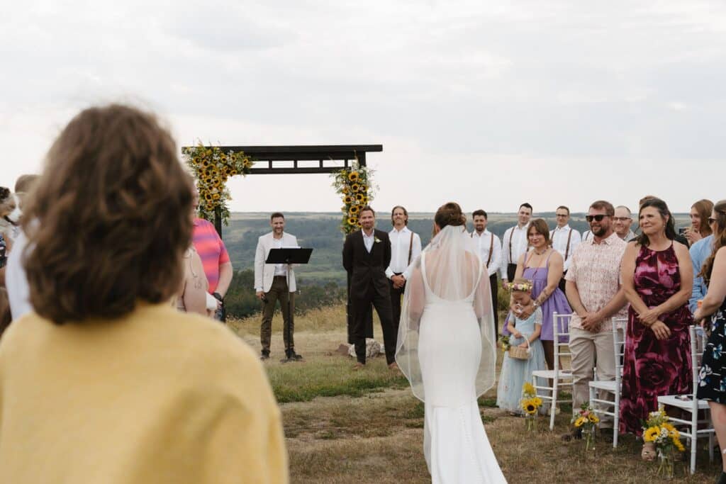 The wedding party gathered on the grass at Blue Sky Ranch